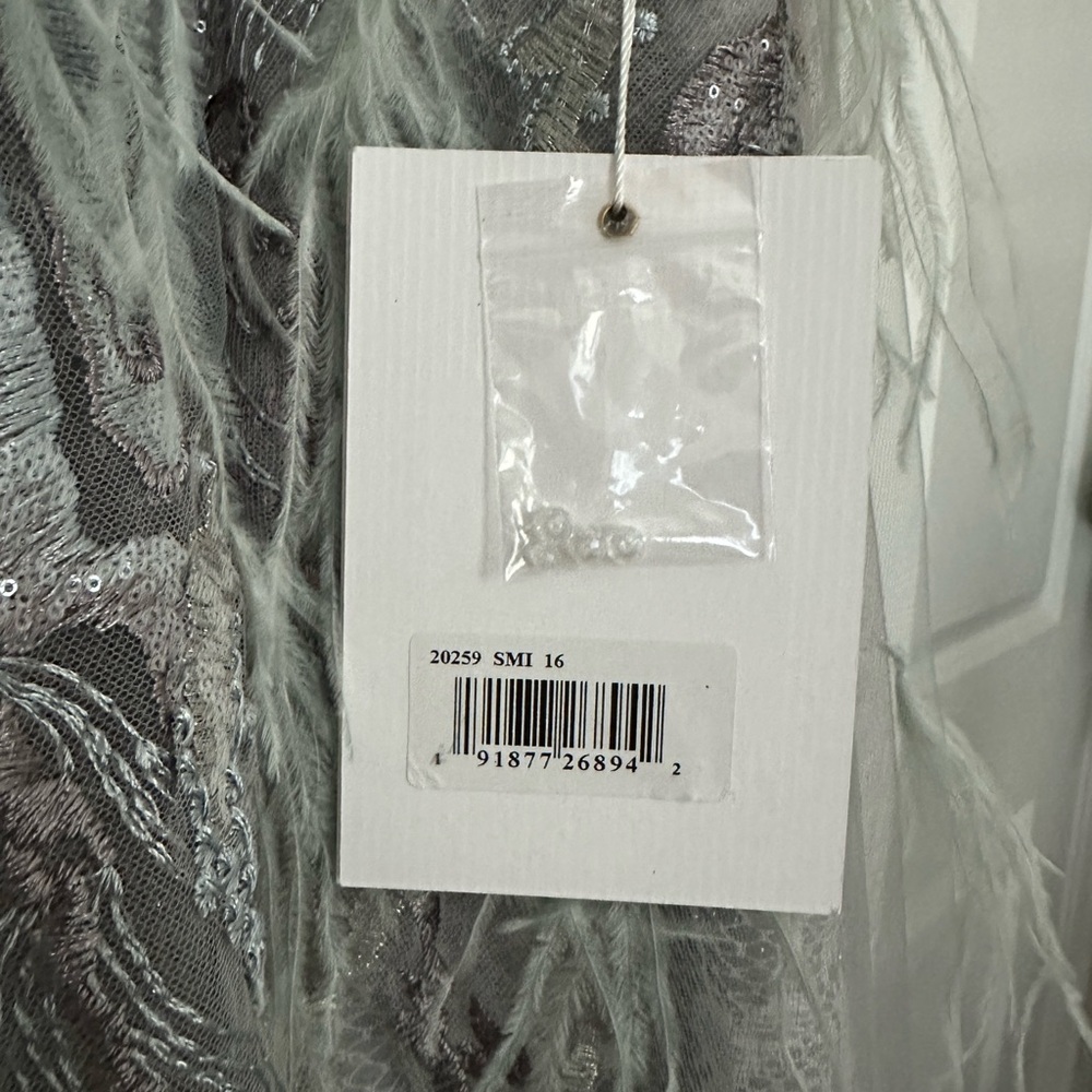 NWT NEVER WORN - Mac Duggal Seamist Green Feathered Embellished Dress - Picture 5 of 10